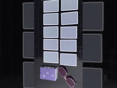 カード を 見る 眼鏡 は カード を 見抜き,隠れ て いる 印 を 明らかに する