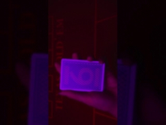 ピンク の カード を 見る ため の 赤外線 コンタクト レンズ