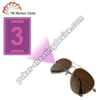 UVグラスで隠されたマークを発見 – スマートポーカープレイヤーの秘密兵器